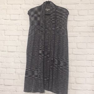 Black/white/grey knit sleeveless sweater